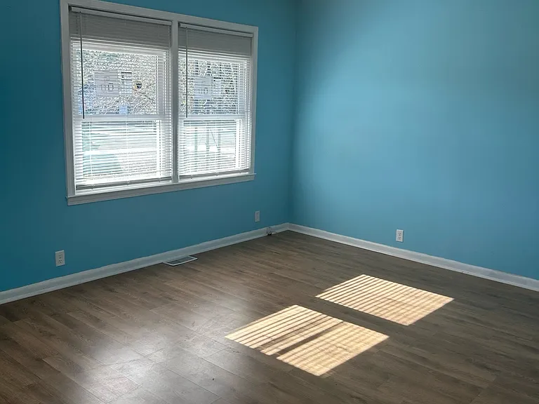 717 Dogwood Ln — Photo 6