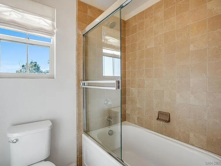1876 Champagne Ct #5 — Photo 22