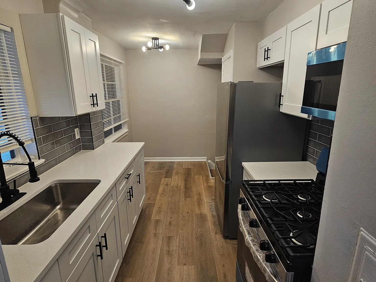3 bed, 1050 sqft, $1,650 — Photo 1