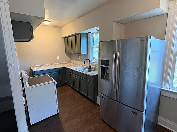4th image of 225 Lexington Ave