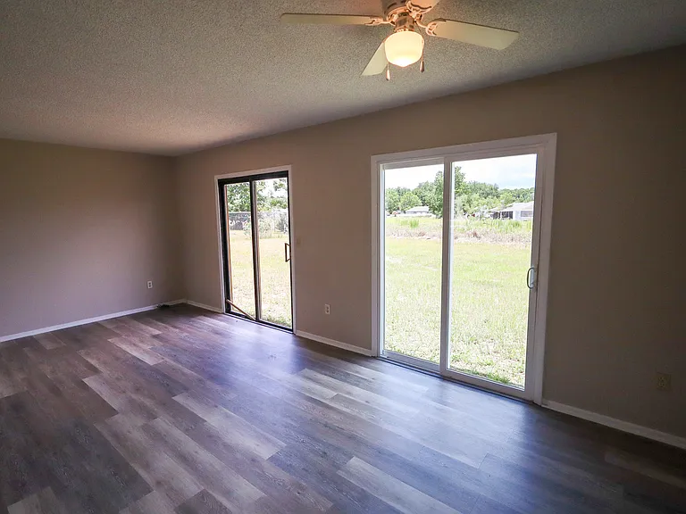 199 Willow Rd — Photo 8