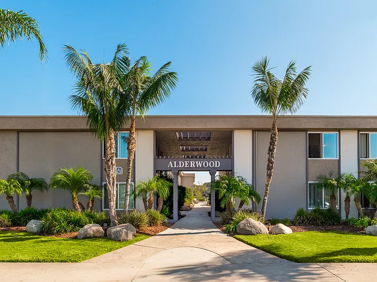 Alderwood / Naples Apartments — Photo 16