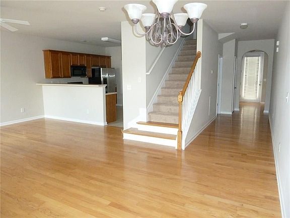 5th image of 922 Pierce Ivy Ct