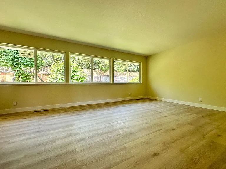 2214 Vineyard Ct — Photo 2