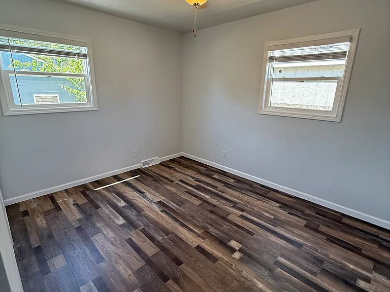 3804 Valley St — Photo 9
