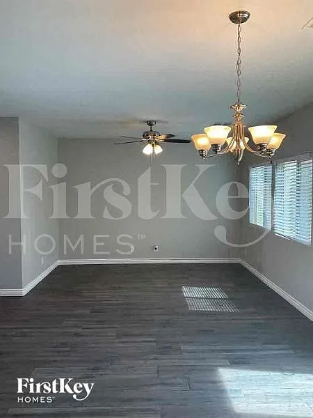 3 bed, 2.5 bath, 1540 sqft, $1,720 — Photo 3