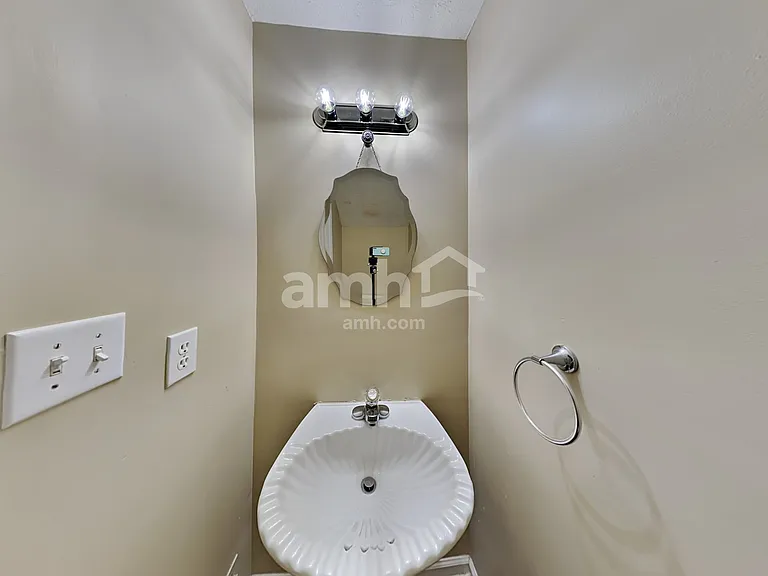 424 Spring Falls Dr — Photo 10