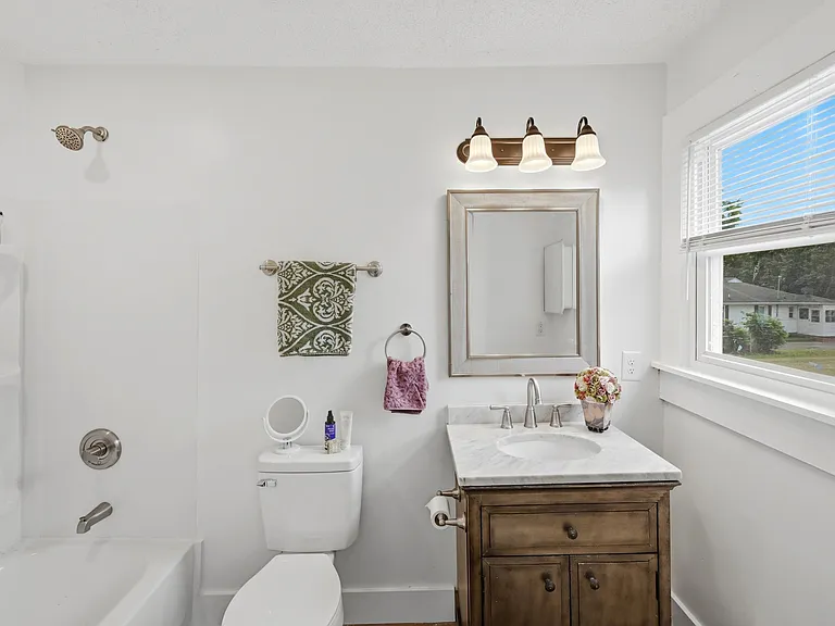 716 Everett St — Photo 15