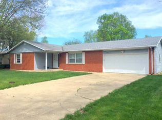 1619 Deerfield Rd, Chatham, IL 62629