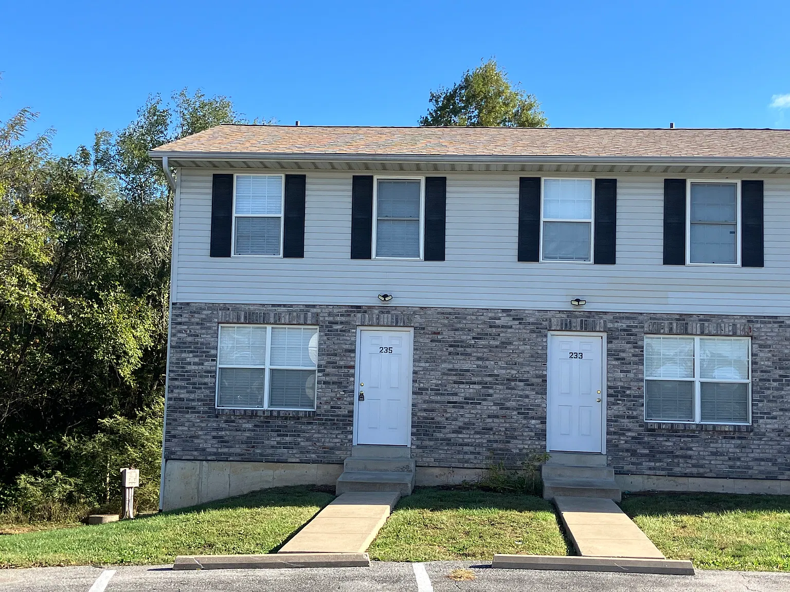 3 bed, 1.5 bath, 1050 sqft, $1,300 — Photo 1