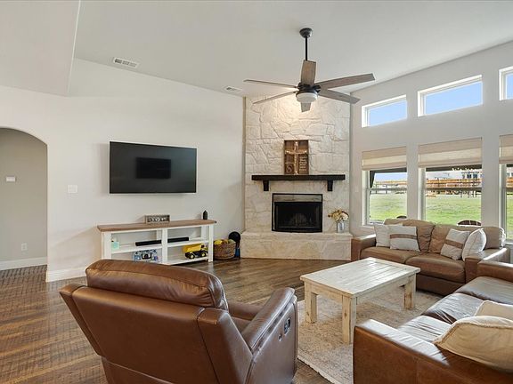 5th image of 1205 Redbud St
