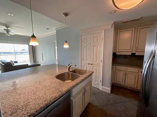 2 bed, 2.0 bath, 895 sqft, $1,600 — Photo 4