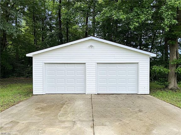 3rd image of 16168 Smithfield Heights Dr