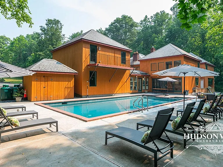 101 S Manor Dr — Photo 1