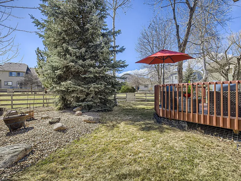 3974 Hawthorne Cir — Photo 24