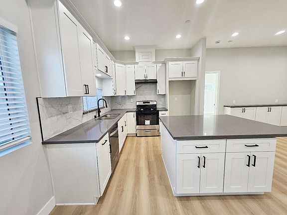 3rd image of 411 N Palm Ave #B