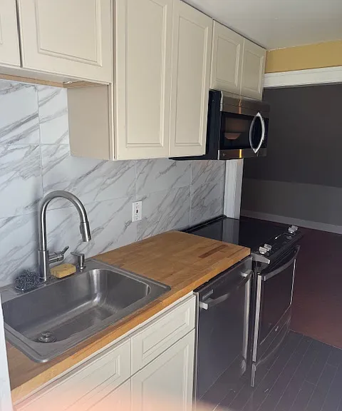 2517 W Heiman St #B — Photo 2