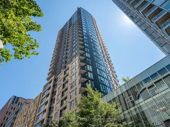 40 Nepean St #1204, Ottawa, ON K2P 0X5