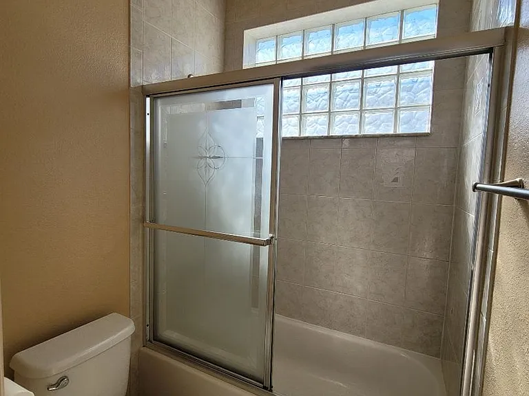 3323 SW 27th Pl — Photo 18