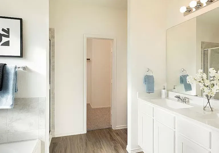1005 Bluewood Bnd — Photo 21