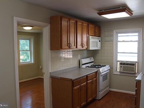 2nd image of 1553 19th St N