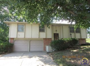 2723 SW Tutbury Town Rd, Topeka, KS 66614