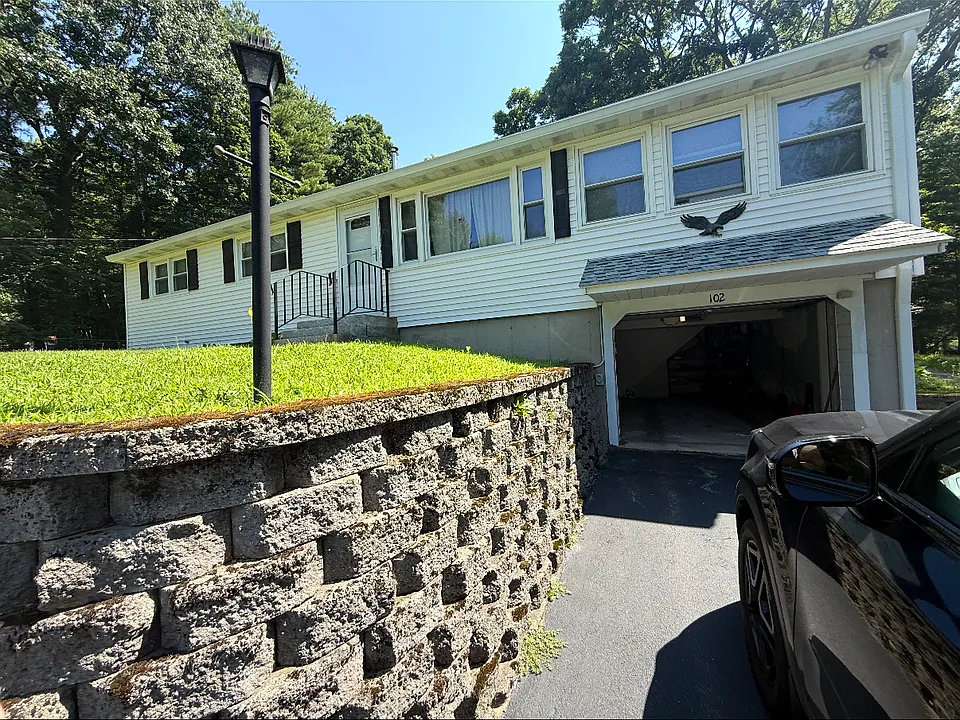 102 Garland Dr