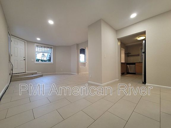 3rd image of 1716 Capitol Ave APT 1