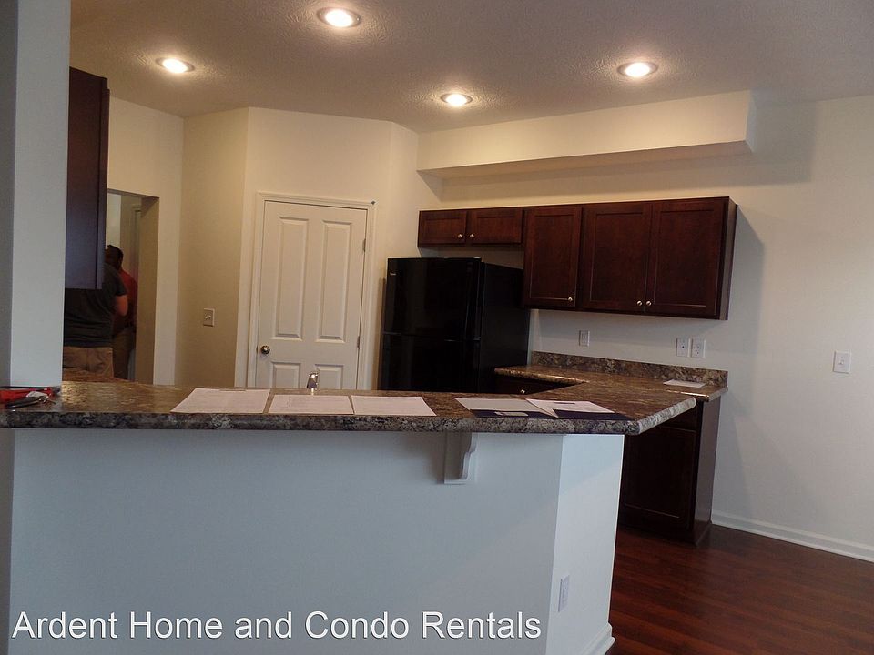 1st image of 3201 Rossmore Cir