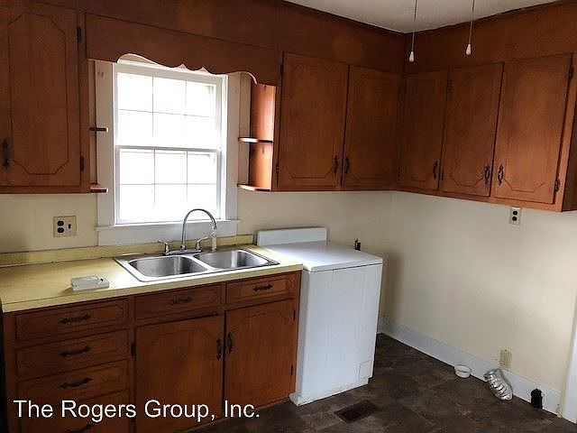2nd image of 212 N Shank St