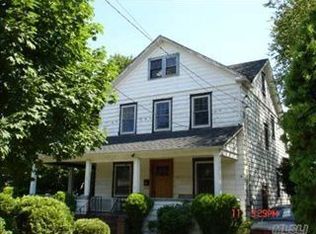 7 Highland Blvd, Lynbrook, NY 11563