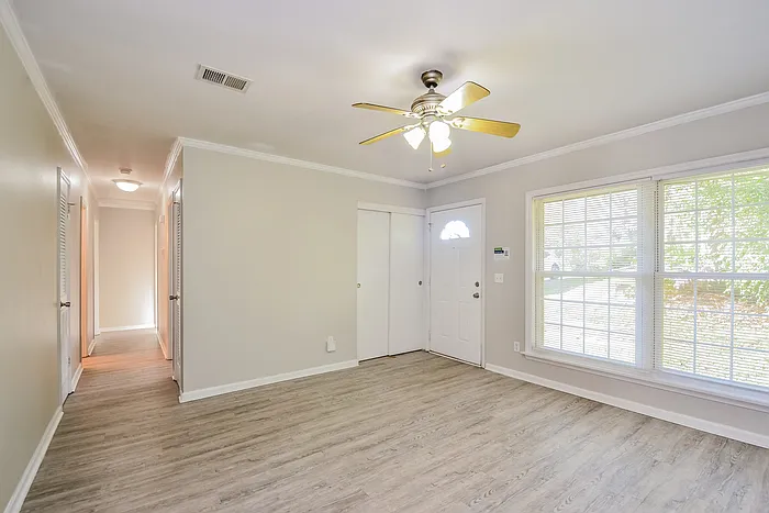 1033 Dawson Dr — Photo 4