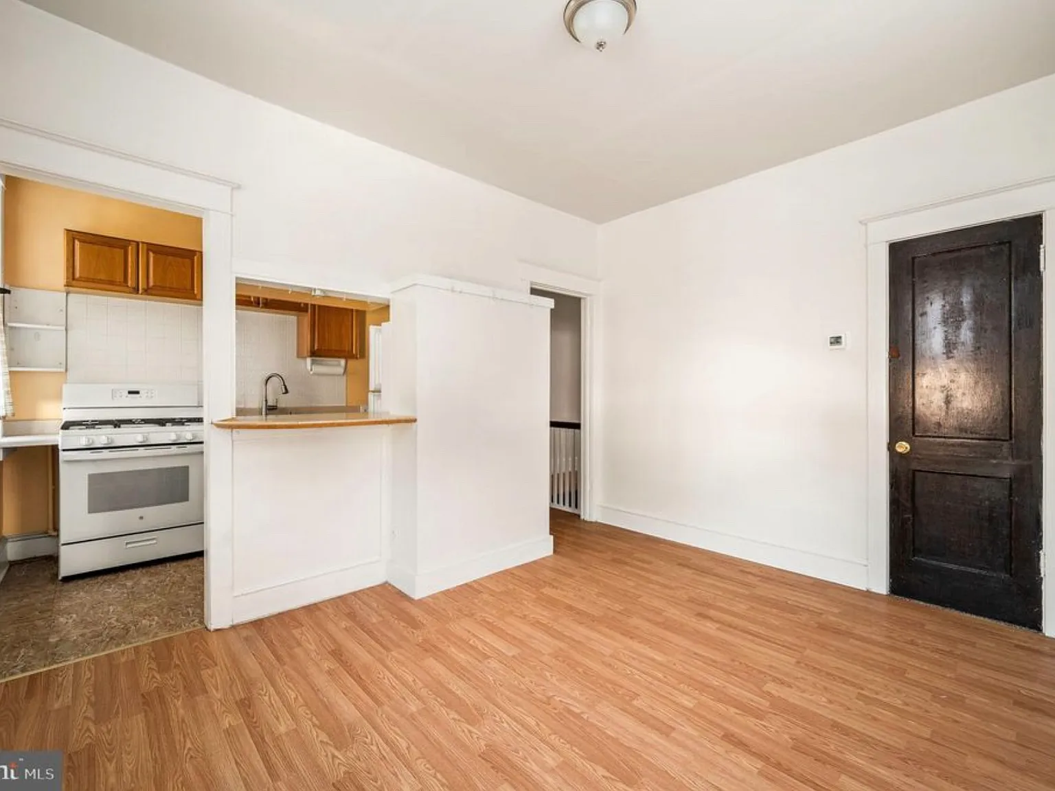 2 bed, 840 sqft, $1,400 — Photo 2