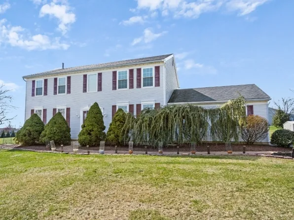 26 Running Brook Cir, Raritan Twp., NJ 08822