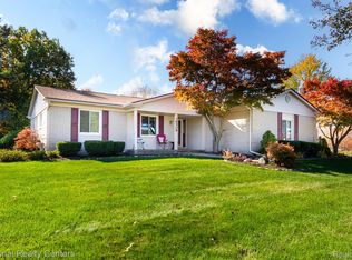 36509 Saxony Rd, Farmington, MI 48335