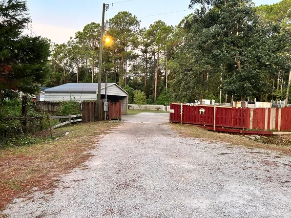 402 E Pine St, Mary Esther, FL 32569