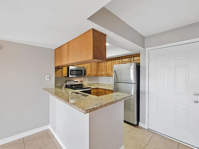 540 N May St #3122 — Photo 3