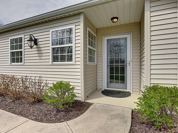 3rd image of 783 Lakeside Dr