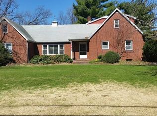 381 N Farview Ave, Paramus, NJ 07652