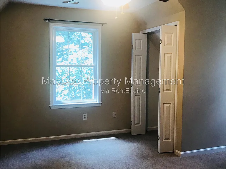 6804 Saxony Cir — Photo 32