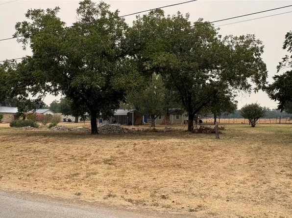 701 W Manchaca Ave, De Leon, TX 76444