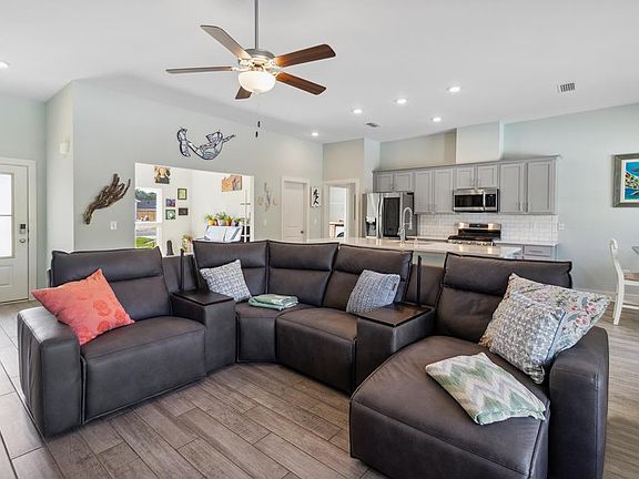 4th image of 148 Gulf Coast Cir