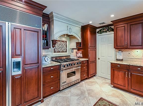 5th image of 59 Overlea St N