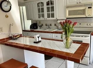 9300 W Flagler St APT 220A, Miami, FL 33174