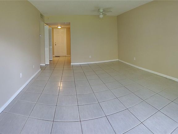 5th image of 15205 NE 6th Avenue #D103