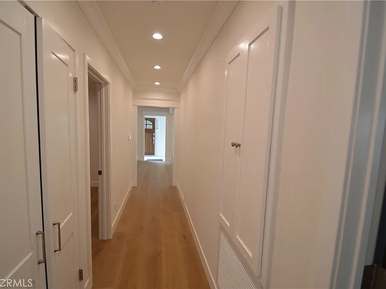 1443 N Evergreen St — Photo 6