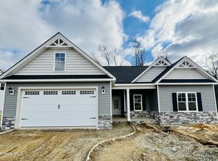 400 Creeks Edge Dr, Pikeville, NC 27863