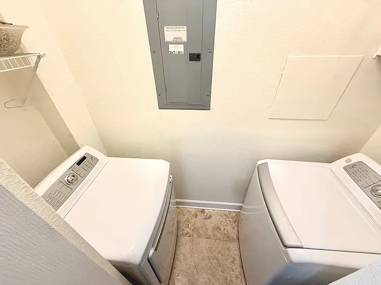 606 E Livingston St — Photo 19
