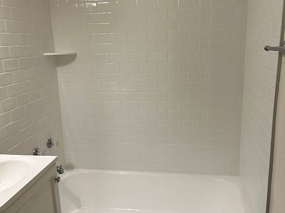 3rd image of 1111 Arlington Blvd APT 324