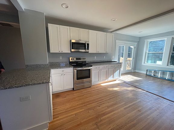 5th image of 926 W Chapel Rd